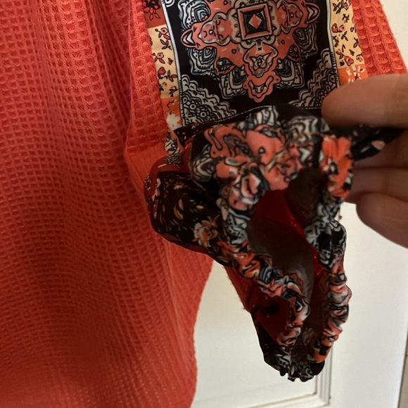 Ladies Long Sleeve V Neck Waffle Knit Top - Picture 4 of 13